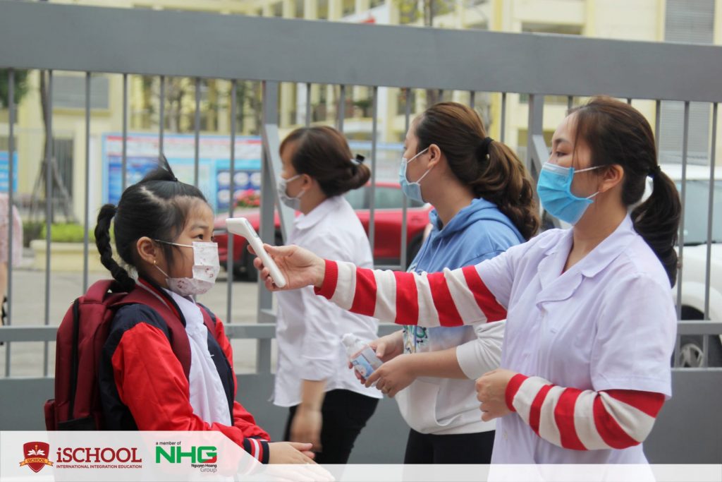Học sinh iSchool Cẩm Phả quay trở lại trường học, đảm bảo các biện pháp phòng chống dịch bệnh ở mức cao nhất