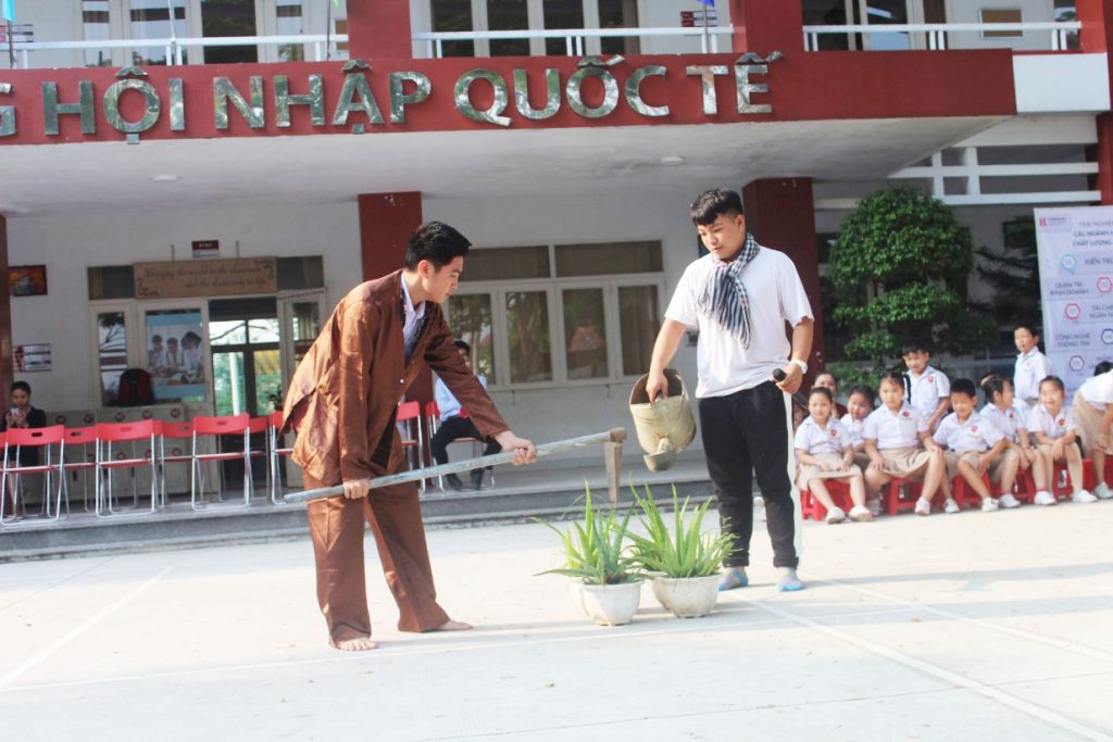 Rèn luyện đức tính giản dị trong cuộc sống hiện đại