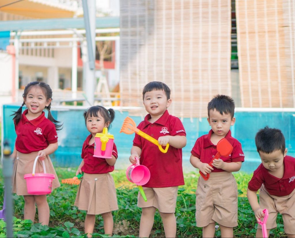 Bé đi siêu thị, trải nghiệm nhiều điều hay