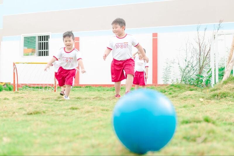 Dạy trẻ vận động để phát triển thể chất tốt hơn với chương trình Glenn Doman