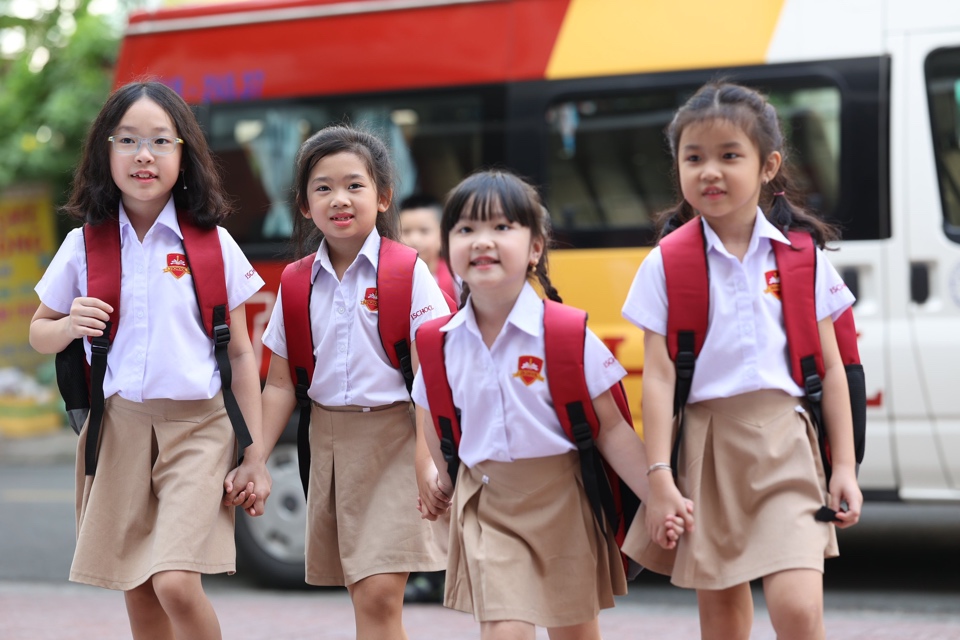 Sinh hoạt CLB văn học iSchool Long An: Em yêu văn học dân gian