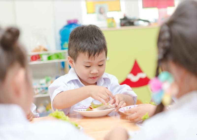 Dạy kỹ năng sống cho trẻ 4 tuổi qua các hoạt động thiết thực