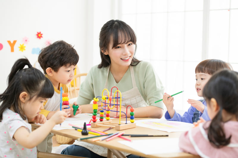 10 Đồ chơi thông minh cho bé 2 tuổi phát triển trí tuệ