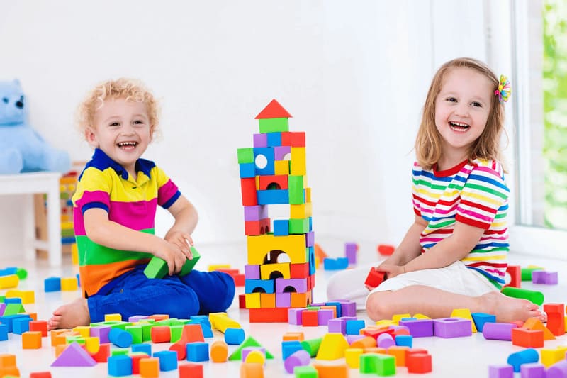 10 Đồ chơi phát triển trí tuệ cho bé thông minh, sáng tạo hơn