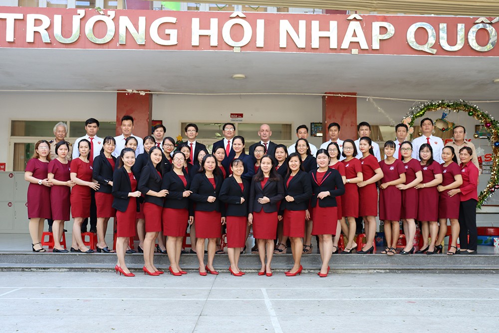Đội ngũ cán bộ giáo viên – nhân viên tận tâm, nhiệt huyết của iSchool Long An