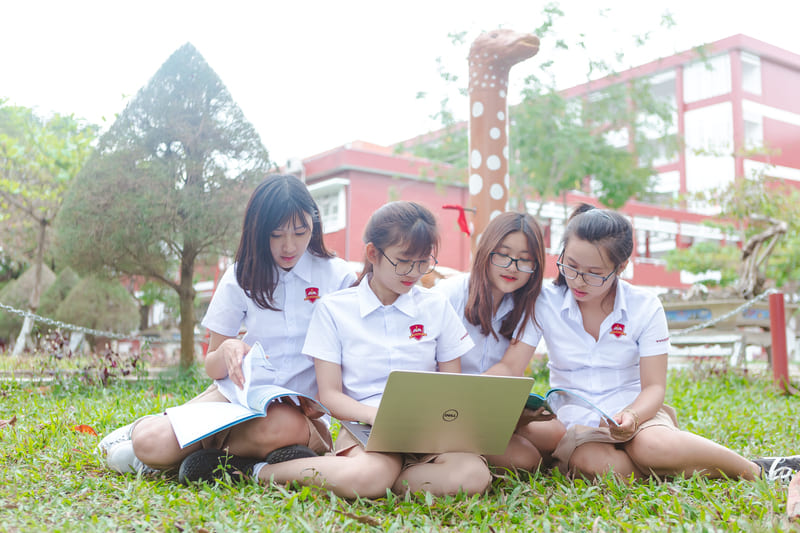 Giáo dục thông minh là gì? Ứng dụng mô hình giáo dục thông minh
