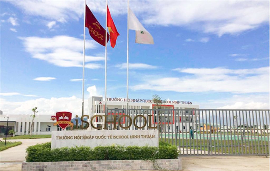 Học sinh iSchool Ninh Thuận trang trí lớp học Chào mừng ngày Nhà giáo Việt Nam 20/11