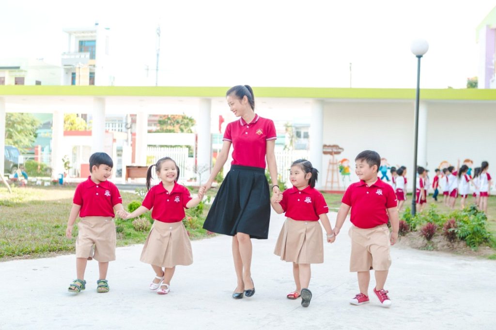 Kỹ năng sống “Biết nói lời cảm ơn và xin lỗi” – Khối 7 iSchool Long An