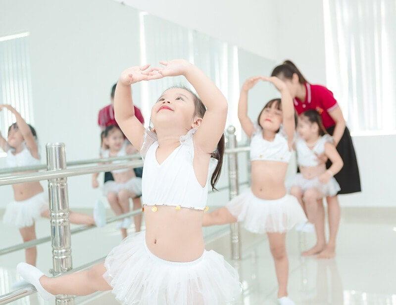 Tập thể dục để phát triển thể chất cho trẻ mầm non