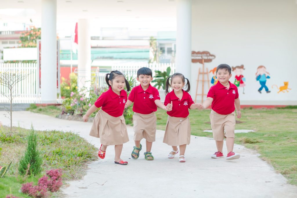 Trẻ 4 tuổi nên học gì và cách nuôi dạy trẻ hiệu quả