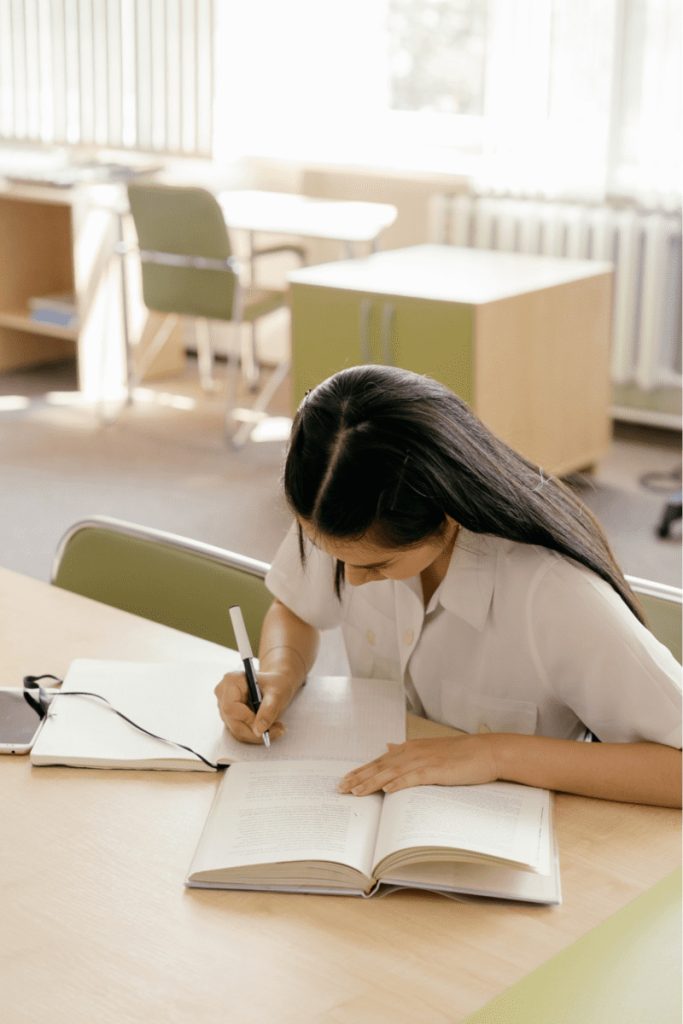 Chia kiến thức Lịch sử theo từng phần để dễ thuộc