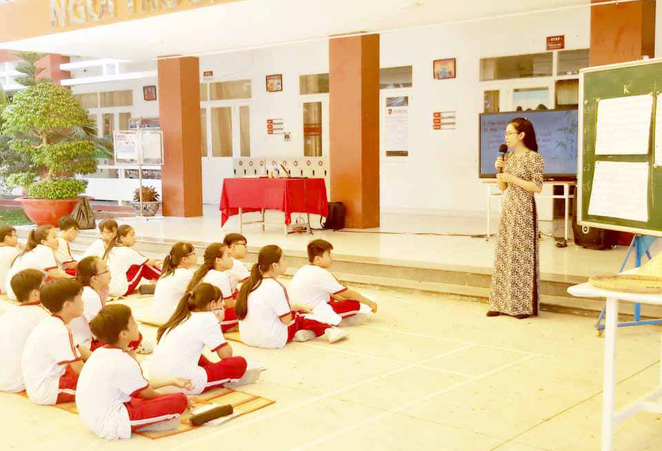 Cô giáo iSchool Long An dạy văn bằng “diễn kịch”