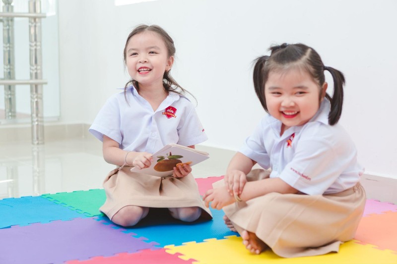 dạy cho trẻ 2 tuổi biết cách thể hiện cảm xúc