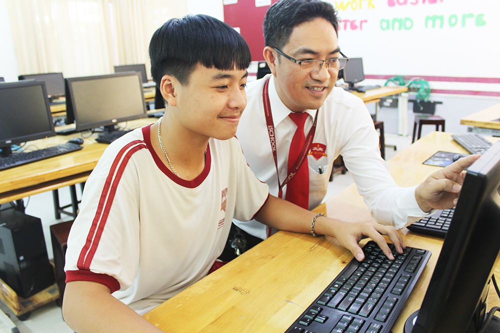 Học sinh iSchool Long An lập trình trí thông minh nhân tạo (A.I) hỗ trợ tư vấn tâm lý học đường
