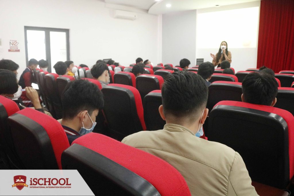 HỌC SINH iSCHOOL QUẢNG TRỊ NÓI “KHÔNG” VỚI THUỐC LÁ ĐIỆN TỬ!!!