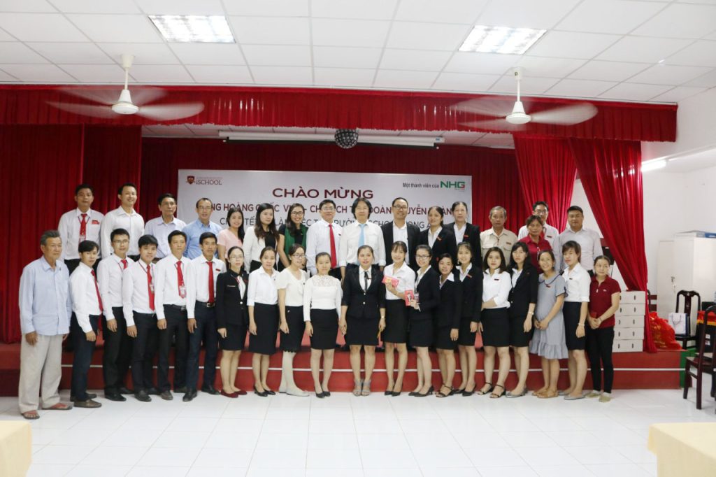 iSchool Long An đón Ông Hoàng Quốc Việt – Chủ Tịch Tập Đoàn Nguyễn Hoàng đến thăm và chúc Tết trường