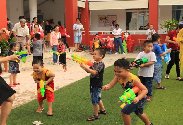 ischool rạch giá dự án vòng quanh thế giới - các trẻ thực hiện trò chơi 