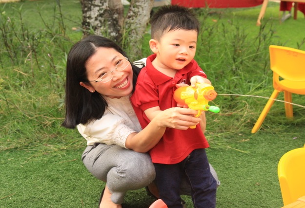 ischool rachh giá với dự án vòng quanh thế giới - bố mẹ cùng con chơi trò chơi thế giới