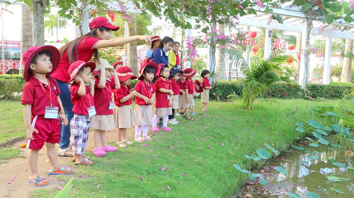 iSchool Trà Vinh – Dạo chơi vườn hoa Xuân