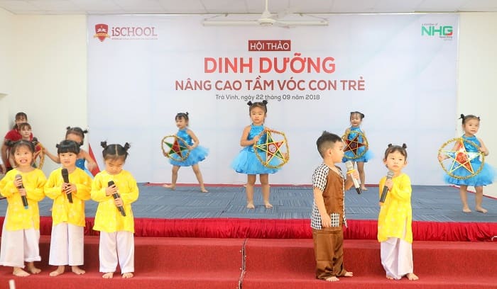 Tiết mục văn nghệ thay đổi không khí cho chương trình