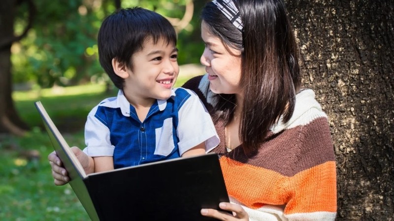 Trẻ nên đọc sách vào thời gian nào