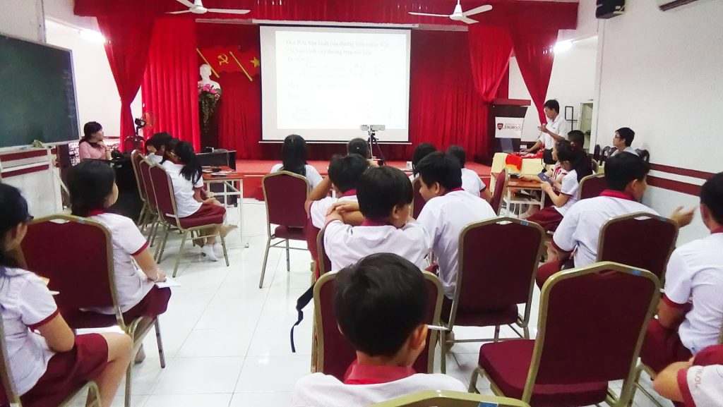 Sinh hoạt CLB Toán iMath chủ đề "Đố vui toán học"
