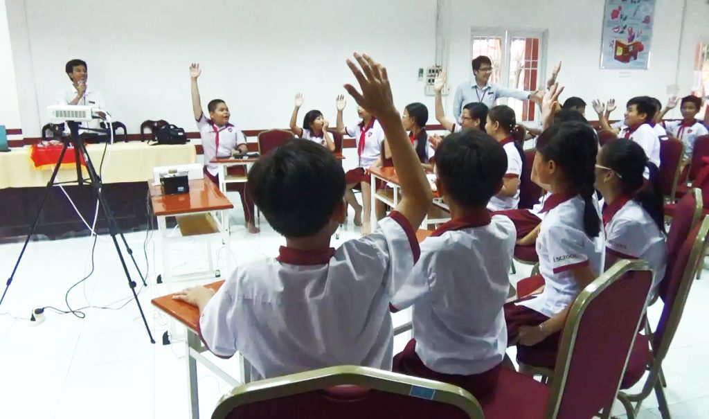Sinh hoạt CLB Toán iMath chủ đề "Đố vui toán học" khởi động bằng những trò chơi