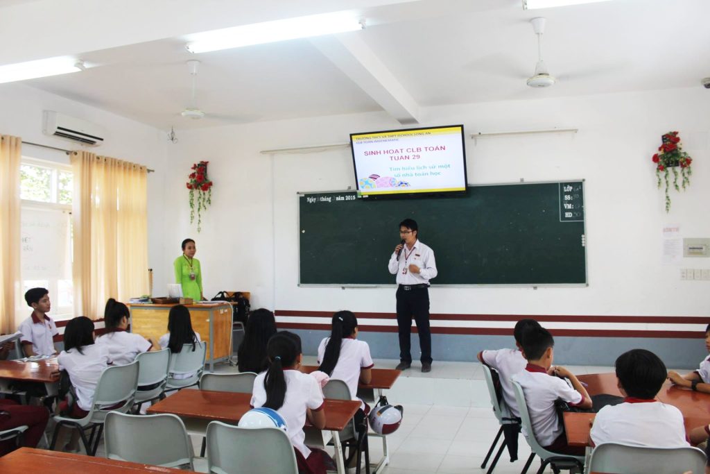 Sinh hoạt CLB Toán iMathematic: Tìm hiểu về các nhà toán học