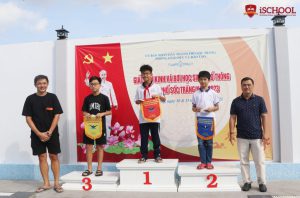 Quang Nhật nhận giải Ba