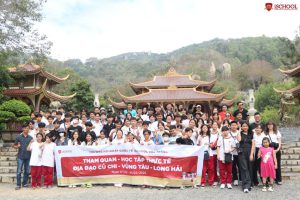 Đoàn tham quan tại Thiền viện trúc lâm
