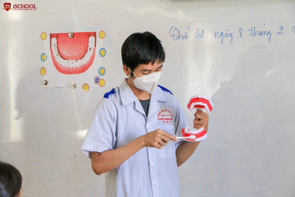CÙNG iSCHOOL TRÀ VINH CHĂM SÓC RĂNG MIỆNG CHO NỤ CƯỜI TỎA SÁNG
