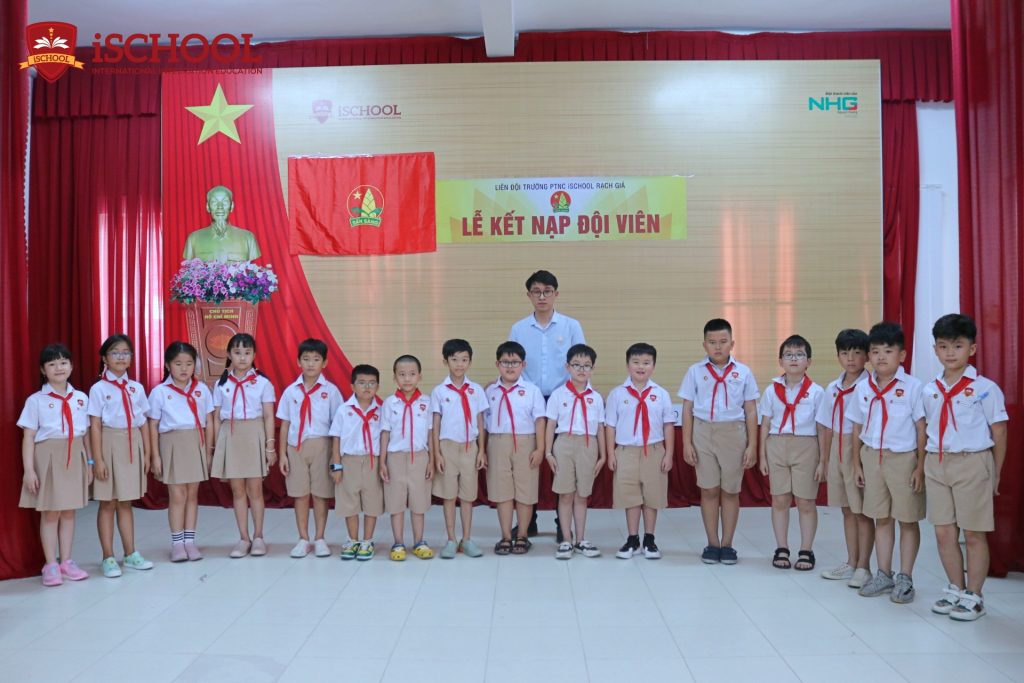 iSchool Rạch Giá tổ chức thành công Lễ kết nạp Đội viên mới