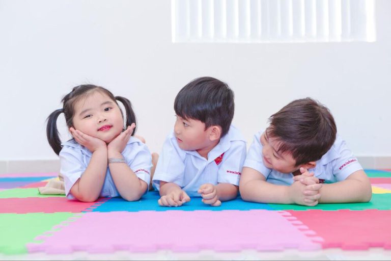 Làm thế nào để phát triển trí thông minh cảm xúc (EQ) cho trẻ