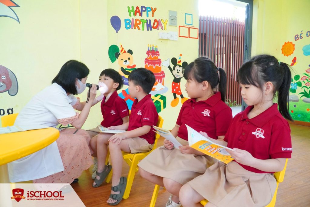 iSchool Quảng Trị: Khám sức khoẻ định kỳ cho trẻ mầm non