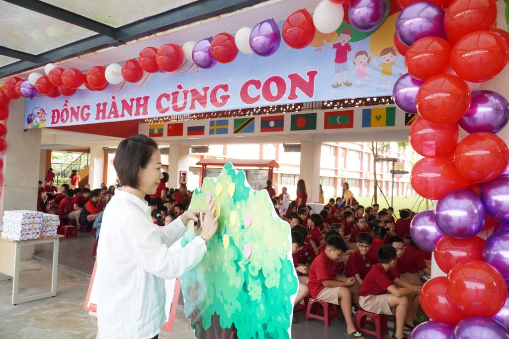 SÔI NỔI TEAMBUILDING NGÀY HỘI ĐỒNG HÀNH CÙNG CON!