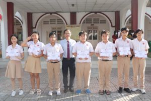 Cùng các em học sinh tham gia dự án "Trường học lành mạnh nhất AIA"