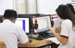 iSers tập trung vượt qua những câu hỏi hóc búa của cuộc thi