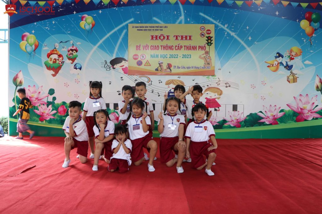 iSchool Bạc Liêu: Bé tham gia hội thi “Bé với giao thông”