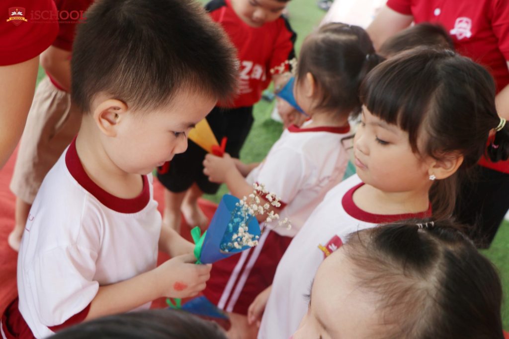 iSchool Bạc Liêu: Hoạt động chào mừng ngày Quốc tế phụ nữ 08/3