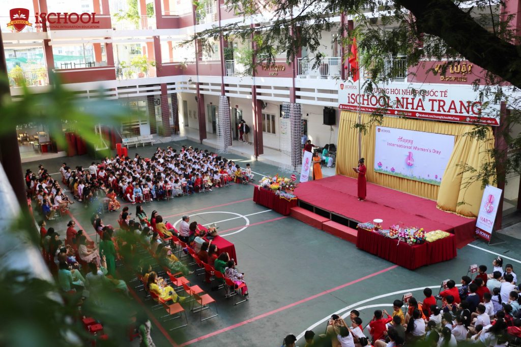 iSchool Nha Trang: Chuỗi hoạt động chào mừng Ngày Quốc tế Phụ nữ 8/3