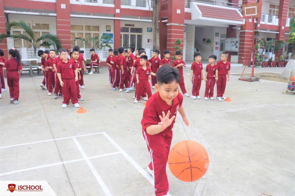 Hoạt động rèn luyện thể chất chào ngày mới vui vẻ và bổ ích tại iSchool Long An