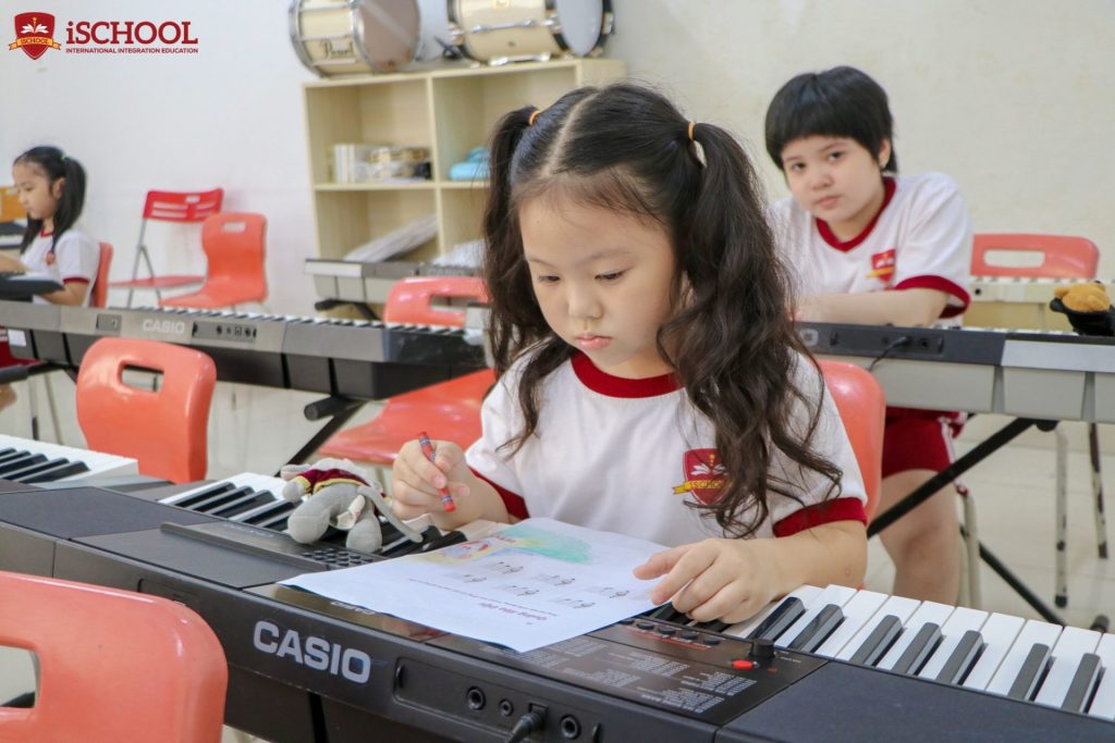 ÂM NHẠC TẠI iSCHOOL TRÀ VINH