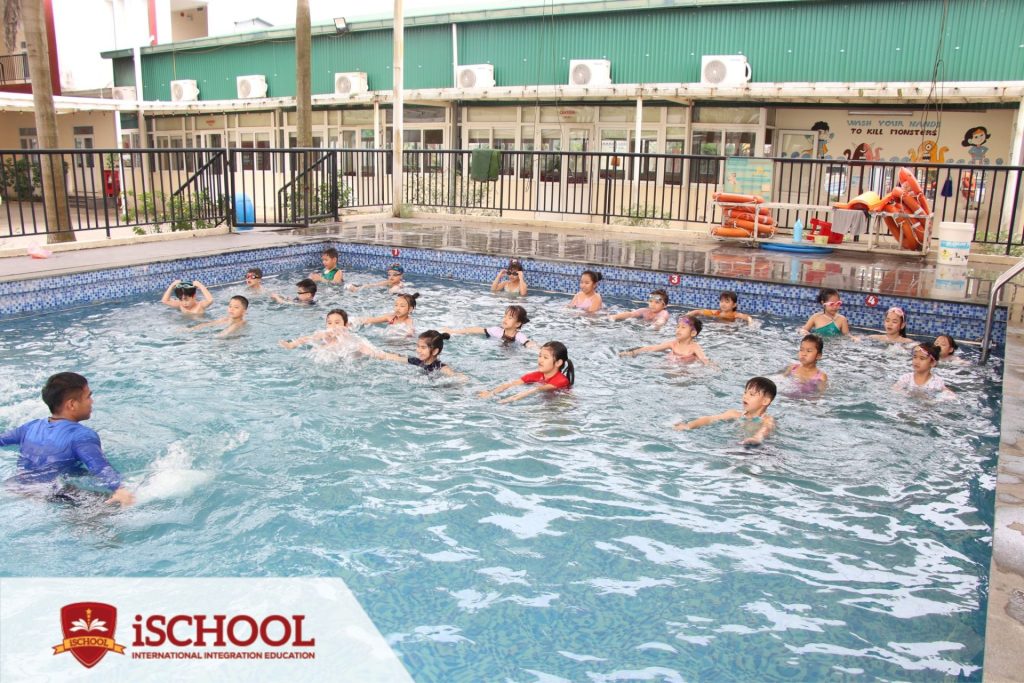 iSchool Hà Tĩnh: Học bơi cực kỳ vui