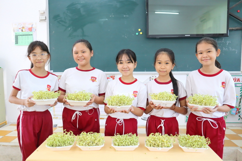 iSCHOOL LONG XUYÊN: iSERS TRẢI NGHIỆM TRỒNG GIÁ ĐỖ