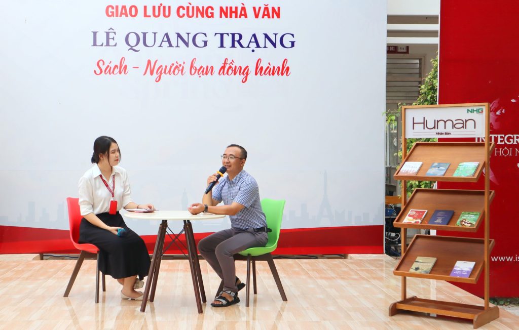 iSCHOOL LONG XUYÊN: GIAO LƯU CÙNG NHÀ VĂN LÊ QUANG TRẠNG