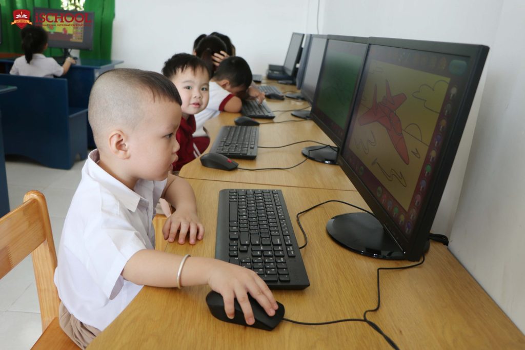 iSchool Bạc Liêu: Chương trình hội nhập và nhà trường