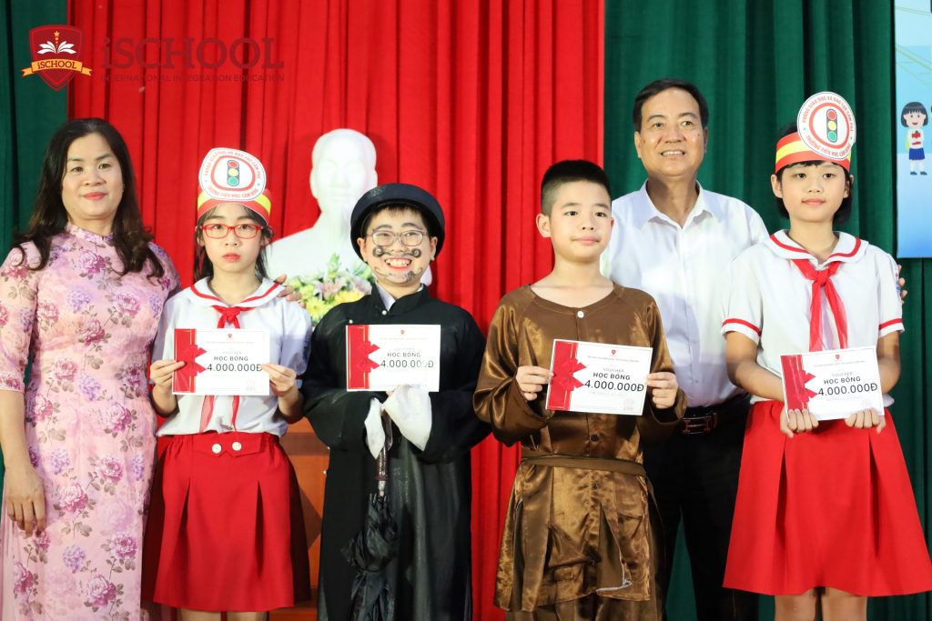 SÔI NỔI CÁC HOẠT ĐỘNG MÙA TUYỂN SINH NĂM HỌC 2023-2024: “TRAO TẶNG 50 SUẤT HỌC BỔNG TRỊ GIÁ 4.000.000đ” – ĐÓN CHỜ CÁC iSER TƯƠNG LAI!