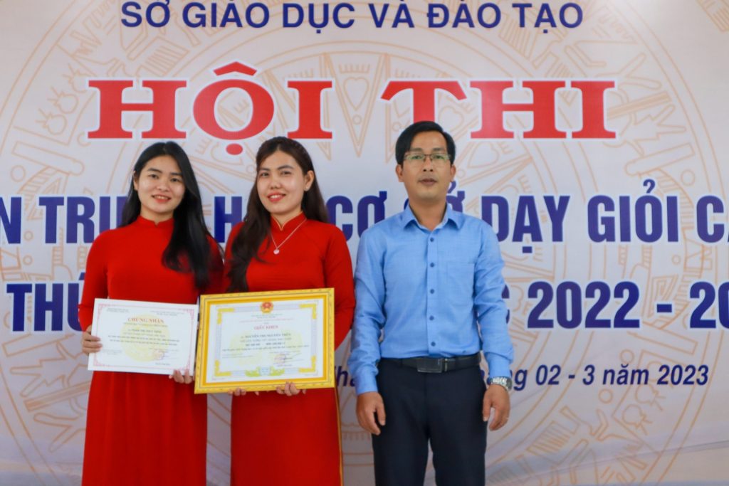 giao-vien-ischool-ninh-thuan-tai-hoi-thi-GVDG-chuyen-mon