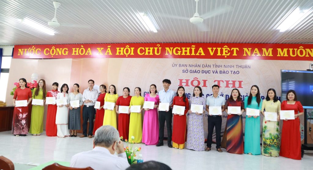 Chúc mừng giáo viên iSchool Ninh Thuận đạt giải Nhì giáo viên dạy giỏi cấp Tỉnh.