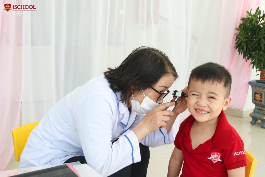 Chăm sóc sức khỏe cho học sinh mầm non iSchool Ninh Thuận